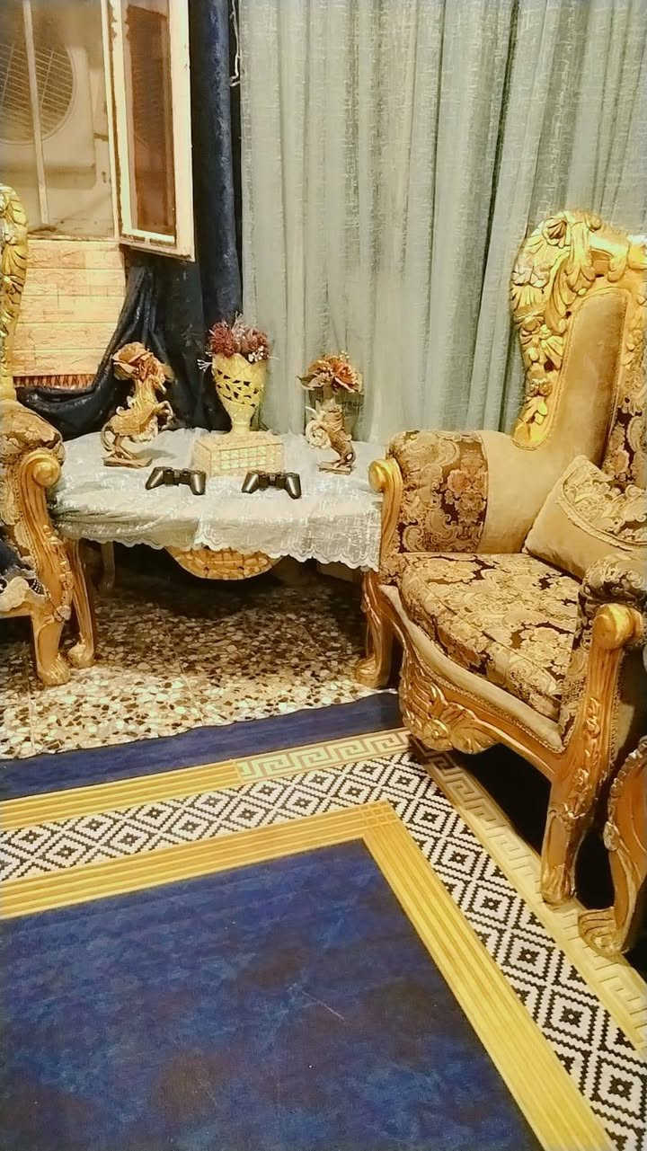 تخم زان مصري ١٠ مقاعد مع ٧ كوشات مع طبله وسطيه ب٦٠٠ الف وبي مجال (***********)
