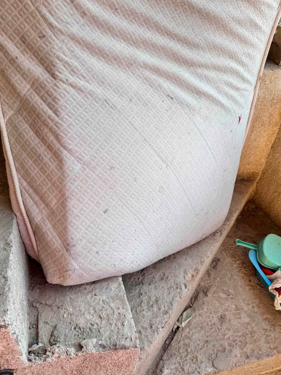 لام عليكم دوشك نفخ طبي ابيض نفر شويه متضرر لكن بعده بحيله قيمه واخذه مكاني العامريه ***********
