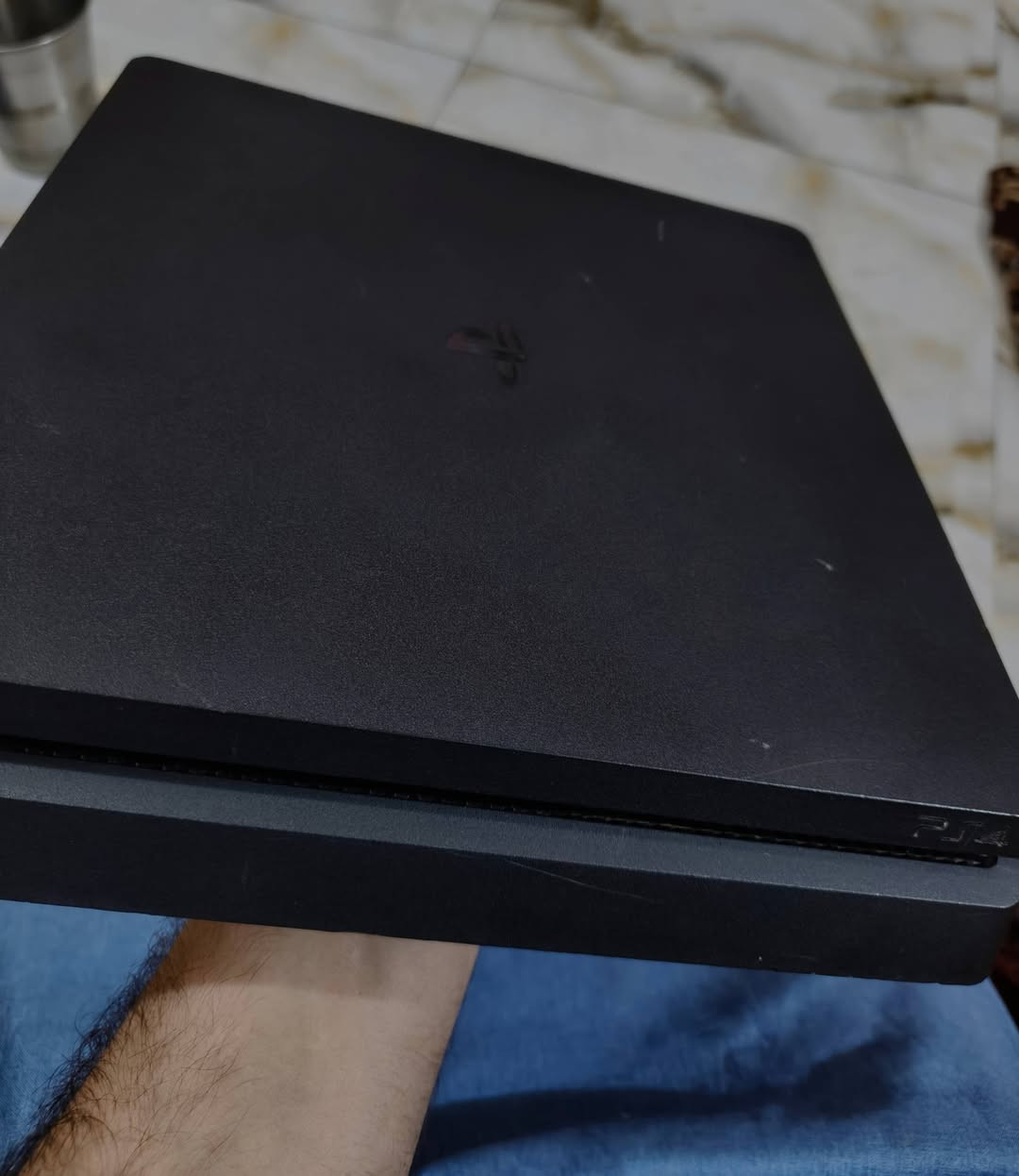 السلام عليكم ورحمة الله وبركاتة
بلي 4 سلم اون لاين نظام 13.52
هارد 500GB لوك ستيكر نضيف جدا
كامل ملحقات كيبل باور وشحن و HD
بالاضافة الى مراوح تبريد وشحن لاسلكي وحافظة اقراص
مع شاحن لاسلكي ثاني
جوستك عدد 4 كلهم شغالات ونضاف جدا
واحد اصلي مال البلي
وثنين كوبي درجة اولى
واحد احترافي ابو الواير 
مع 4 اقراص
فيفا 2021 عربية 
فيفا 2019 عربية
جي GTA5
ريد ديد ردمشن 2
الجهاز مكفول من كلشي سعره 235 وبيه مجال قليل
مكاني الديوانية للتواصل خاص
او اتصال ***********
