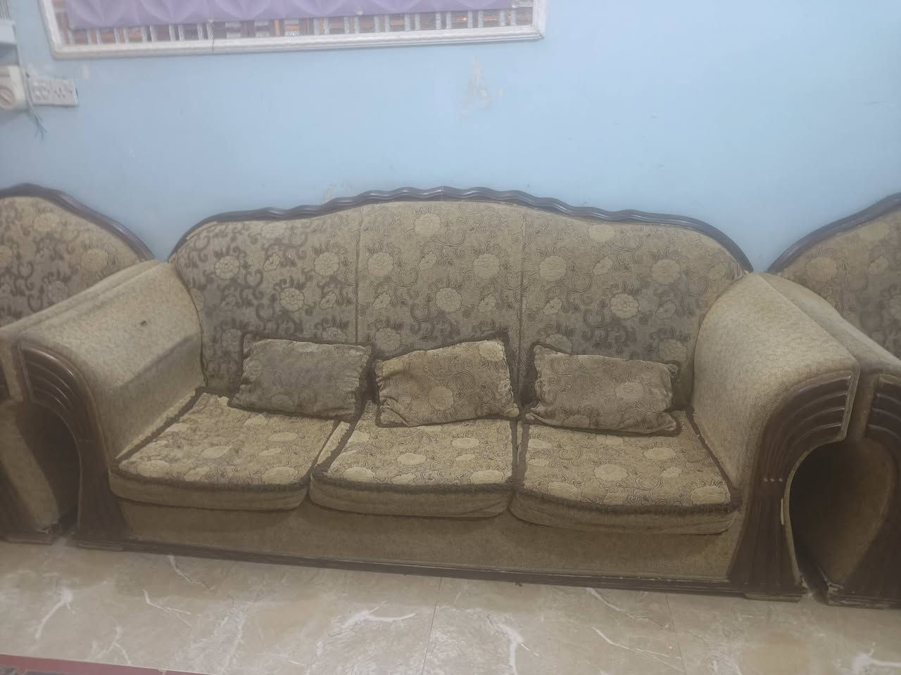السلام عليكم قنفات للبيع سعر 120 وبي مجال العنوان الشطره حي الشرطه وهاذا رقمي ***********  متواجد على الواتساب

