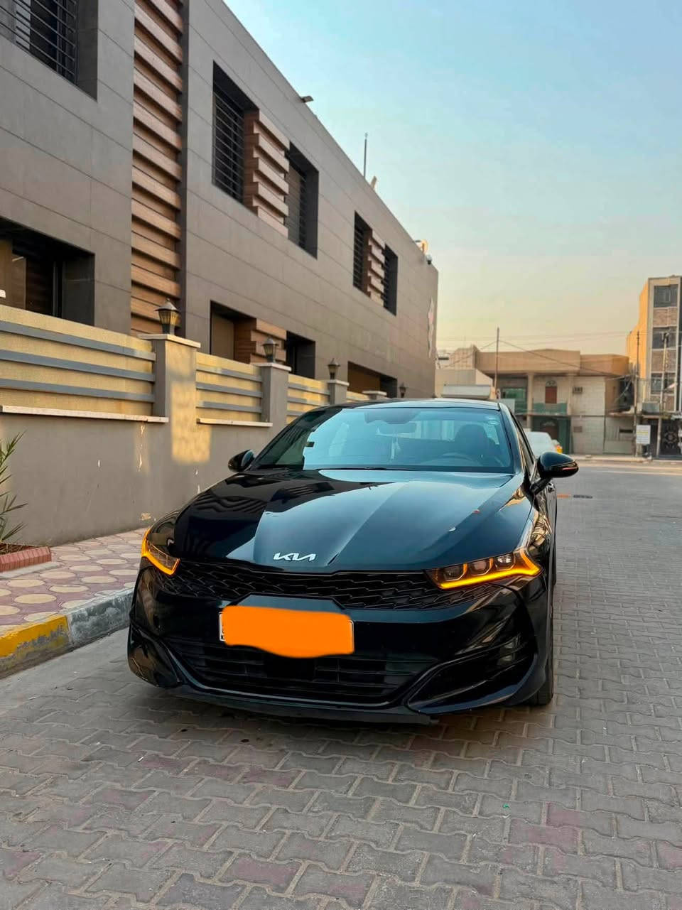 السلام عليكم 
للبيع او مراوس بكورلا هايبرد 

كيا   K5  موديل 2022

GT_Line فول مواصفات 
🔸بصمه ابواب + تشغيل 
🔸بانوراما 
🔸مقاعد جلد
🔸رادارات جانبيه + رادار توقف 
🔸كشنات كهرباء 
🔸تحكم ستيرن كامل
🔸شاشه كار بلي 
🔸انظمه قياده6 
🔸لد نهاري + كروس سرعه 
وبيها بعد هواي مواصفات 

 وارد امريكي حادث سطحي جاملغ وحافه البنيد يعني قطعتين بدون شاصي بدون لغد 
ماشيه 81mi 
السعر 154 وبيها مجال وماكو هيج سعر 
العنوان بغداد 
رقمي ***********
