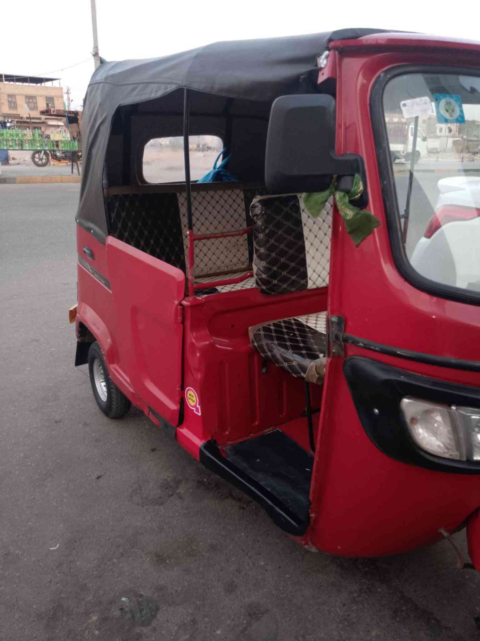 (مكلف بشنررر)

سلام عليكم تكتك تفيس للبيع مديل 20 طالعه ب21 دشبولين رقم وسنويه انكليزي لوحات جدد تحويل ثاني يوم مباشر.تكتك ع وضع الشركه اخت الزيرو ،البدي مكفول فقط دحجه زغيره جوة ومرجعه بلاد.مكينه مجفته شركه خرسه مشاالله.جادر جديد تختم تاير دوشمه هورنات سيدان كهربائيات كلها شغاله نكره سلف كبل لشارع تكتك جاهزه مال جناي ماذي الف دينار عليها.المكان بصره حيانيه 
الاتصال ***********. السعر 5700 بيه مجال لشراي

