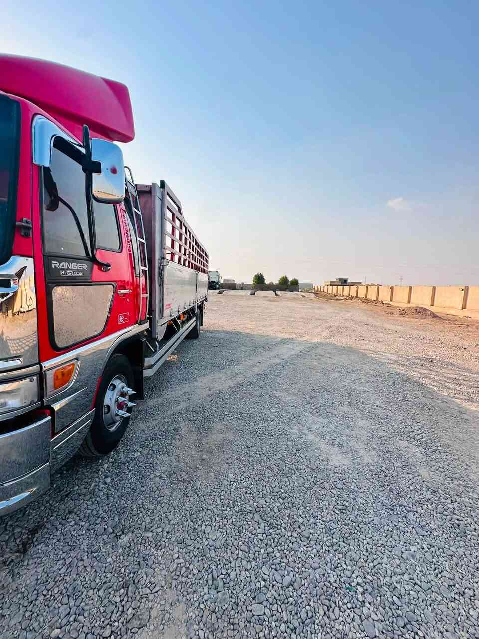 سلام عليكم هينو طيرة موديل 91 ستة وربع  بلادي سبعين سوبر سيارة جاهزة من كلشي مكان كوت الشهداءتلفون***********
