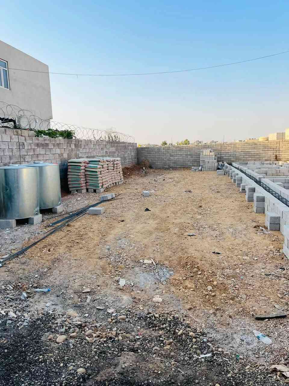 سلام عليكم عندي ارض للبيع خلف جامع ال ياسين مساحه الارض 200 م السعر خاص ***********ً
