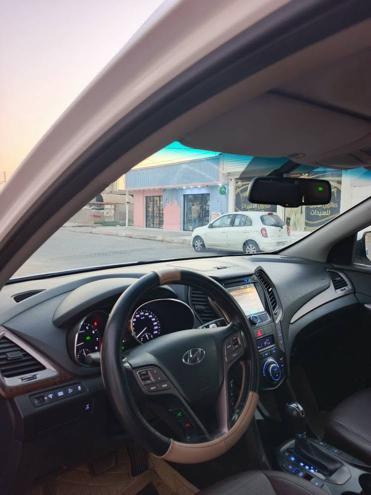 فقط بيع بدون مراوس 
سنتافي 2018 خليجي 
 فول مواصفات 1/1 
محرك V6 3.300 مامفتوح
ماشية 85km 
بطاقة بانزين بي 
سيارة باسمي وسنوية جديدة

مواصفات 

بصمه ابواب وتشغيل
بانوراما 
كشنات جلد 
كشنات كهرباء وتبريد وتدفئة
اوتو هولد
دفع رباعي
صندوق كهرباء
لايتات ليد
ويل كروم
داخل جوزي 
سستم نظام صوت
بردات خلفية بلادية
تبريد 3 قطع 
7 راكب 
وبعد هواي مواصفات 

سيارة كفالة من الحادث والتبديل 
فقط شبر بارد وشبر صبغ باقي كفالة

سعر سيارة 228 وبيها مجال بسيط 

مكان سيارة كركوك 

*********** كركوك, العراق
