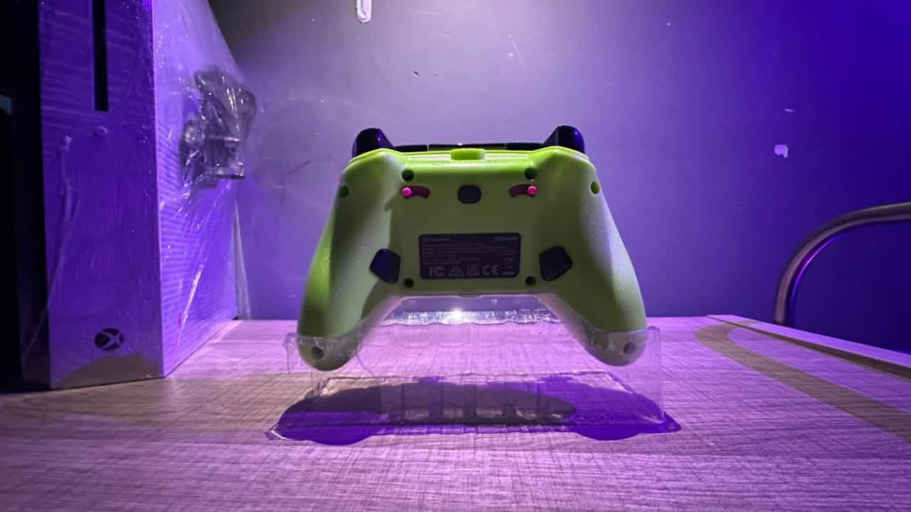 جويستك من شركه باور اي ادفانتيج نسخة فورت نايت
هاذه اسمهه الكامل Power, A advantage wired controller نسخه فورت نايت 

المواصفات :
كيبل تايب سي 3 امتار
موشم فورت نايت 
ميزه كلش حلوه انعكاس الضوه يا اما اشعه تحت البنفسجيه او اضائه عاليه منن تتعرض الها والمكان يصير ضلام تضوي

كير مغناطيسي
تحكم بدرجات الشفتات تصير للشوتر او للسيارات 
ازرار خلفيه مبرمجه على دگم الكير
مانع احتكاك الكير 
منفذ اواكس 

تقنية ال Hell effect الي عيه نفسه كير مغناطيسي

الاجهزه المدعومه :
اكس بوكس ون
اكس بوكس ون اس
اكس بوكس ون اكس
اكس بوكس سيريس اس
اكس بوكس سيريس اكس
وندوز 10
وندوز11

تكدر تبحث عن مواصفاتها القويه والمشابه للكيم سير

والحويستك مستعمل شي قليل

وبعدها تحت ضمان الشركة

السعر :30
العنوان :البصره-الزبير-

وراسل واتساب ***********

ياخي راسل واتساب ما ارد عل فيس
