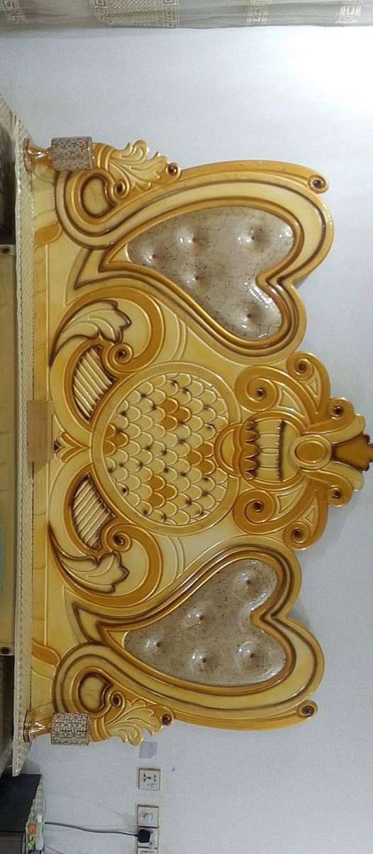 السلام عليكم ورحمة الله وبركاته مكلف بالنشر
غرفة اغشاب مكونه من 7 قطع
 منتوج عراقي وتصميمه كذالك
 مرتبه نضيفه مستخدمه قليل 
للاستفسار اتصال او تواصل واتساب 
***********
