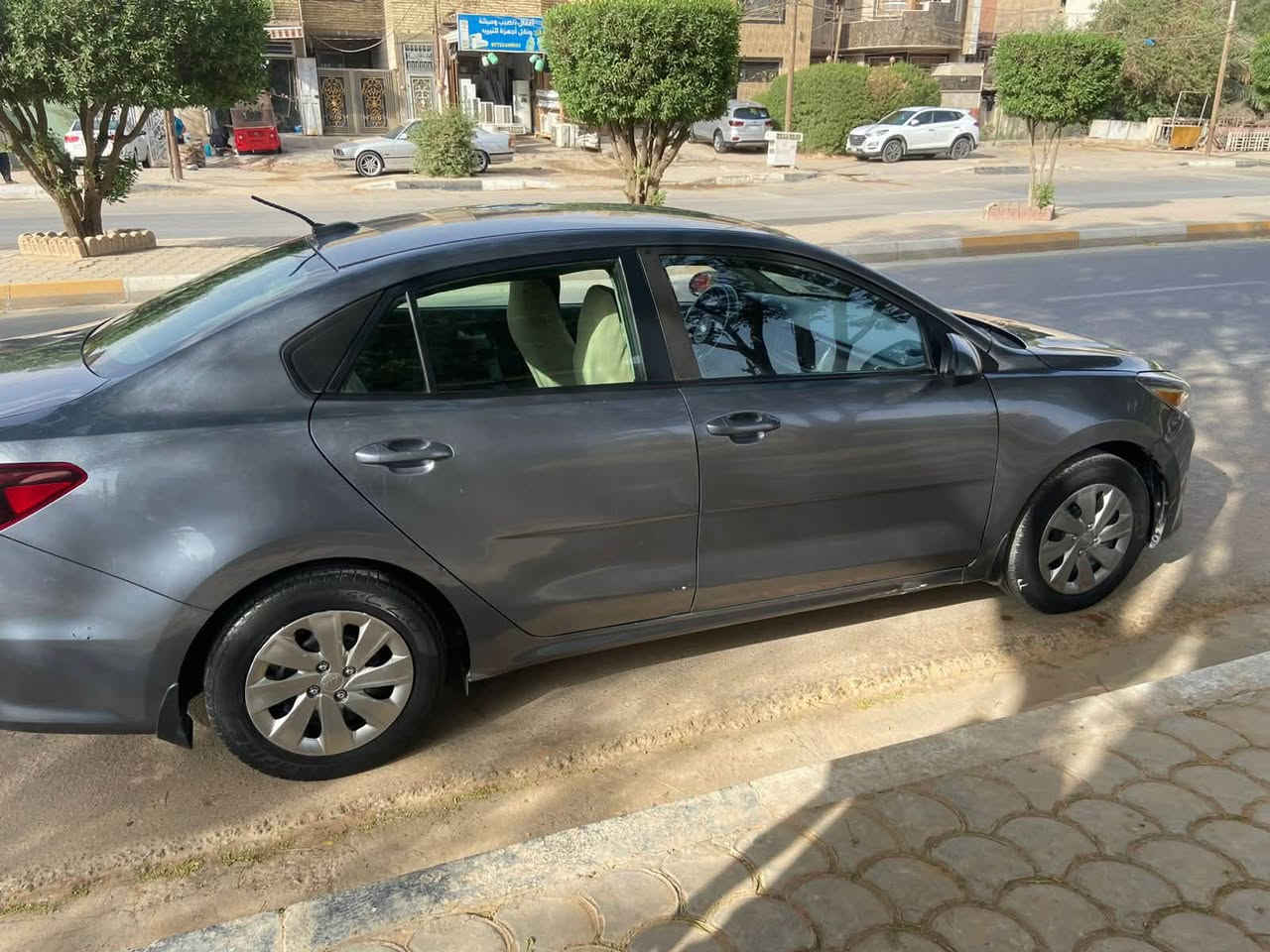 السلام عليكم ريو 2019 ماشية 100 الف ميل 
السيارة كير محرك مكفولات شاصي  مكفول بيها صفحة الصدر صبغ ماعدا الجاملغ الحلفي وصفحة السايق باب السايق بيه بارد والباب الورا سايق هم بيها بارد السيارة يرادلها 5 ورقات حمام وتعديلات بسيطة وترجعلك وكالة  *********** 
عارضها ب80 ورقة
