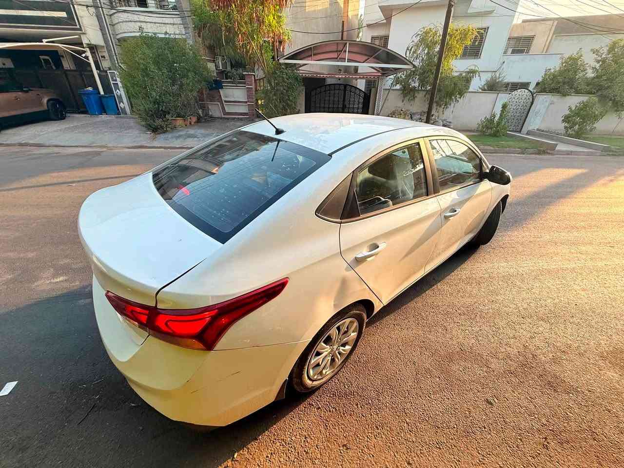 اكسنت 2020 امريكي 
١٦٠٠ دوش مكينه  كير at 
ماشية 65000 ميل 
مواصفات عاديه ( عميه ) 

سياره بيه تبديل دعاميات  + والصندوك معدل بارد بدون تبديل  

رقم بغداد تحويل مباشر 
السياره جاهزه كامله مكمله عليها ادامة من كلشي فقط يحتاجلها صبغ دعاميات لان لونهن رايح 

السعر 115 وبيها مجال 

مكاني بغداد حي تونس
رقم ***********
