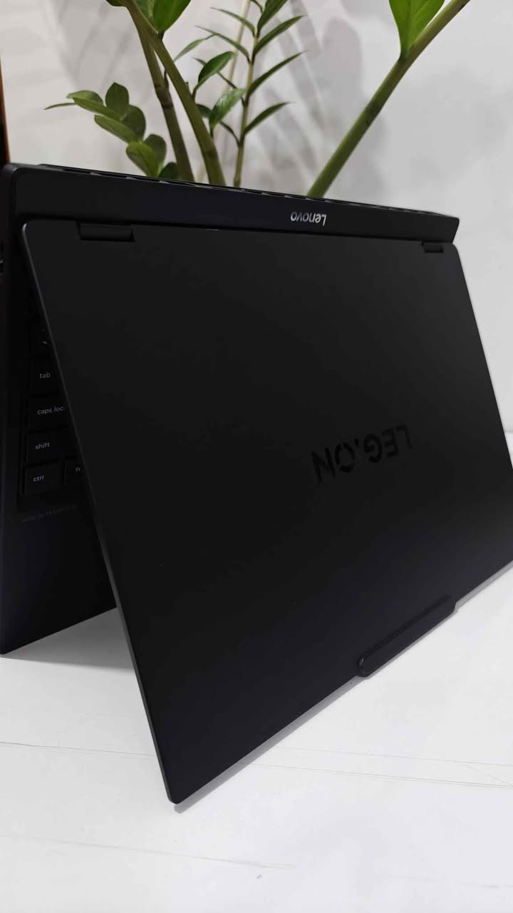 💻 للبيع: وحش الألعاب Lenovo Legion 5 15AHP10 (موديل 2025)
🚀 المواصفات الفنية:

* المعالج: AMD Ryzen 7 260 (قوي جداً للأداء العالي، يصل تردده إلى 5.1 جيجاهرتز).
* كرت الشاشة: NVIDIA GeForce RTX 5060 بسعة 8 جيجابايت GDDR7 (أحدث جيل Blackwell لأداء جبار).
* الشاشة: 15.1 بوصة OLED بدقة WQXGA (2560x1600)، تردد 165Hz، وسطوع 500 nits لألوان خيالية.
* الذاكرة (RAM): 16GB DDR5 بسرعة 5600MHz (قابلة للتطوير حتى 64GB).
* التخزين: 1.5TB SSD NVMe Gen5 لسرعة فائقة في التشغيل.
* نظام التشغيل: Windows 11 الأصلي.

✨ ميزات إضافية:

* نظام تبريد Legion Coldfront المتطور للحفاظ على استقرار الأداء.
* لوحة مفاتيح Legion TrueStrike مع إضاءة RGB بـ 24 منطقة.
* هيكل أنيق بلون Eclipse Black، أخف وزناً بنسبة 13% من الموديلات السابقة.
* دعم Wi-Fi 7 وبلوتوث 5.4 مع منافذ USB4 و HDMI 2.1.

• الحالة : مستخدم مع البوكس و الشاحن الاصلي
💰 السعر :  2،150،000
للتواصل والاستفسار: *********** 📞

https://t.me/epic_store2 بغداد, العراق
