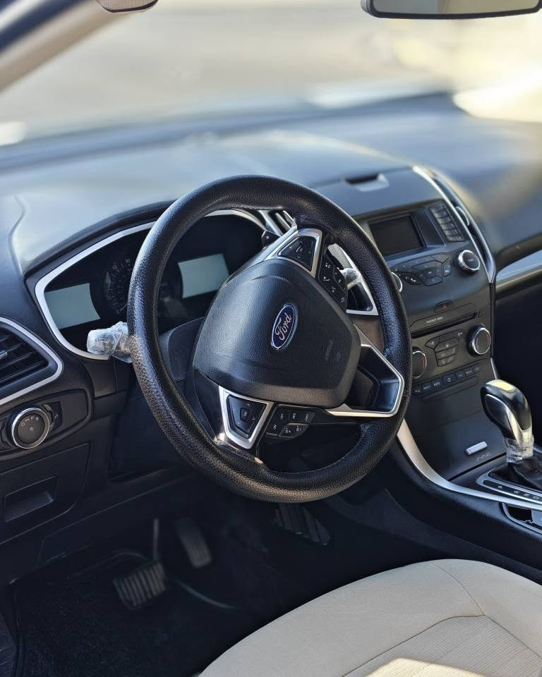 فورد إيدج (Ford Edge) موديل 2017 - فئة SEL
​النوع والفئة: فورد إيدج SEL  
​الموديل: 2017
​المحرك: 4 سلندر  2.0 إيكوبوست (EcoBoost) توربو، اقتصادي وقوي  
​نظام الدفع: دفع أمامي / رباعي (AWD)
​كاميرا خلفية مع حساسات توقف  
​بصمة تشغيل مع نظام دخول ذكي على الأبواب
هاند بريك اوتو
​تحكم ستيرن كامل ومثبت سرعة
​تبريد قطعتين دبل ماكينة عالي الكفاءة
​إضاءة LED نهارية ومصابيح خلفية حديثة  
​دبل صالنصة كروم وويل كب بلادي مقاس 18  
​نظام مانع انزلاق (ABS / ESP) وأنظمة أمان متكاملة
ماشي ١٧٧ 
سيارة كلين تايتل   بي شبر بارد بل باب سكن
سعر ١٤٠ بي مجال
شراي یخابر *********** كركوك, العراق
