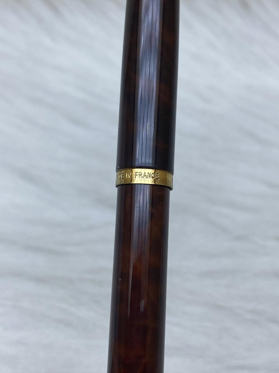 PARKER(75)
 قلم  باركر  ٧٥
جاف 
فرنسي المنشأ اصلي 
حجري 
نقشة مميزة 
جنكال + حلقات طلاء ذهب 
حجم الخط M
انتاج سنة الثمانينات 
جديد غير مستخدم  
مع العلبة و الكرنتي
للاستفسار المراسله على الواتساب او الاتصال بالرقم  *********** 
يوجد خدمة توصيل داخل بغداد و محافظات⁩ #بغداد #محافظات⁩
