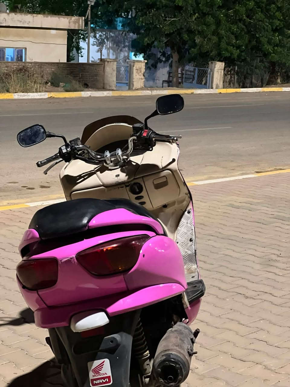 سلام عليكم فورزه 08 للبيع مصبوغه حراري لون وردي شلعه ومعدل تبريد راديتر ماي اخضر اصلي دهن امزويل بيه نواقص بسيطه وكلجات تعبانه بس تمشيك الدراجه كمله مكمله 
للتواصل اتصال ***********  السعر اتصال وسهله👍🏻
