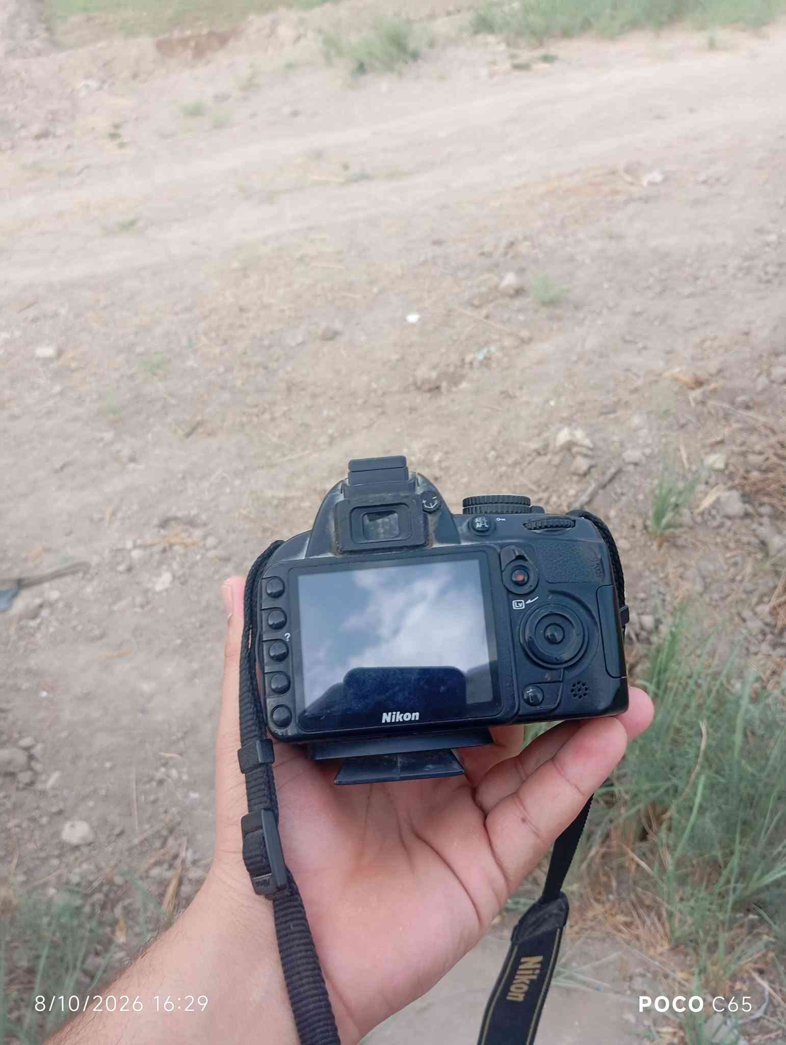 Nikon D3100 • عدسة 18-55 VR • نظيفة