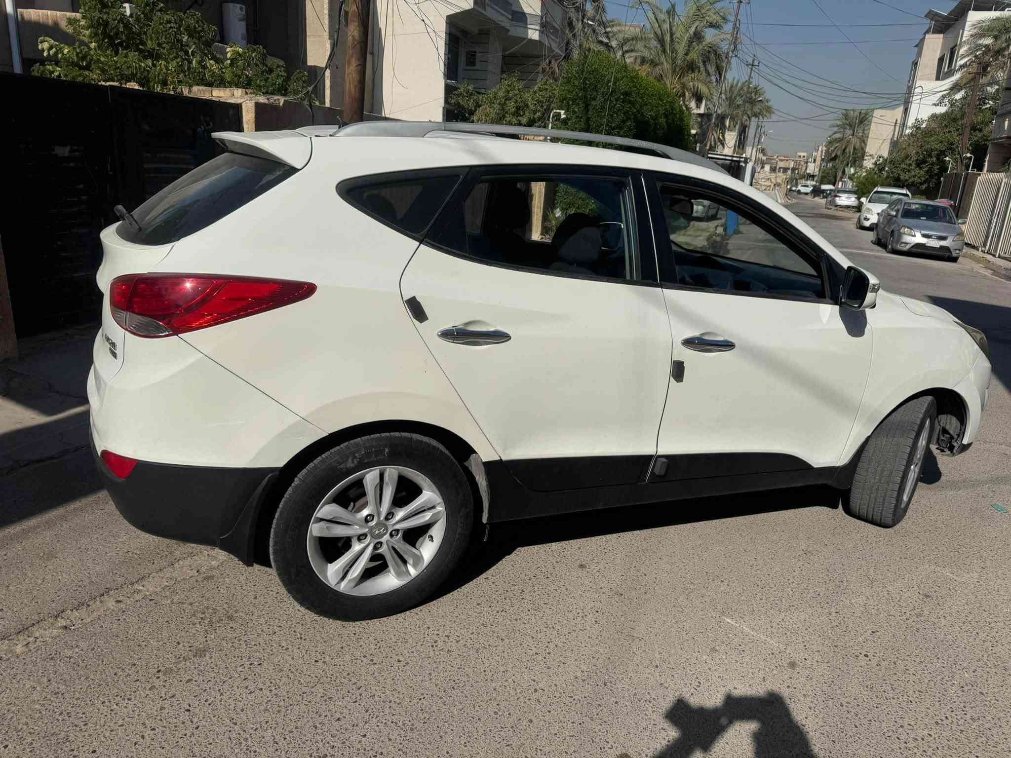 توسان ٢٠١٢ • مكينة ٢٤٠٠ • بدون دواخل