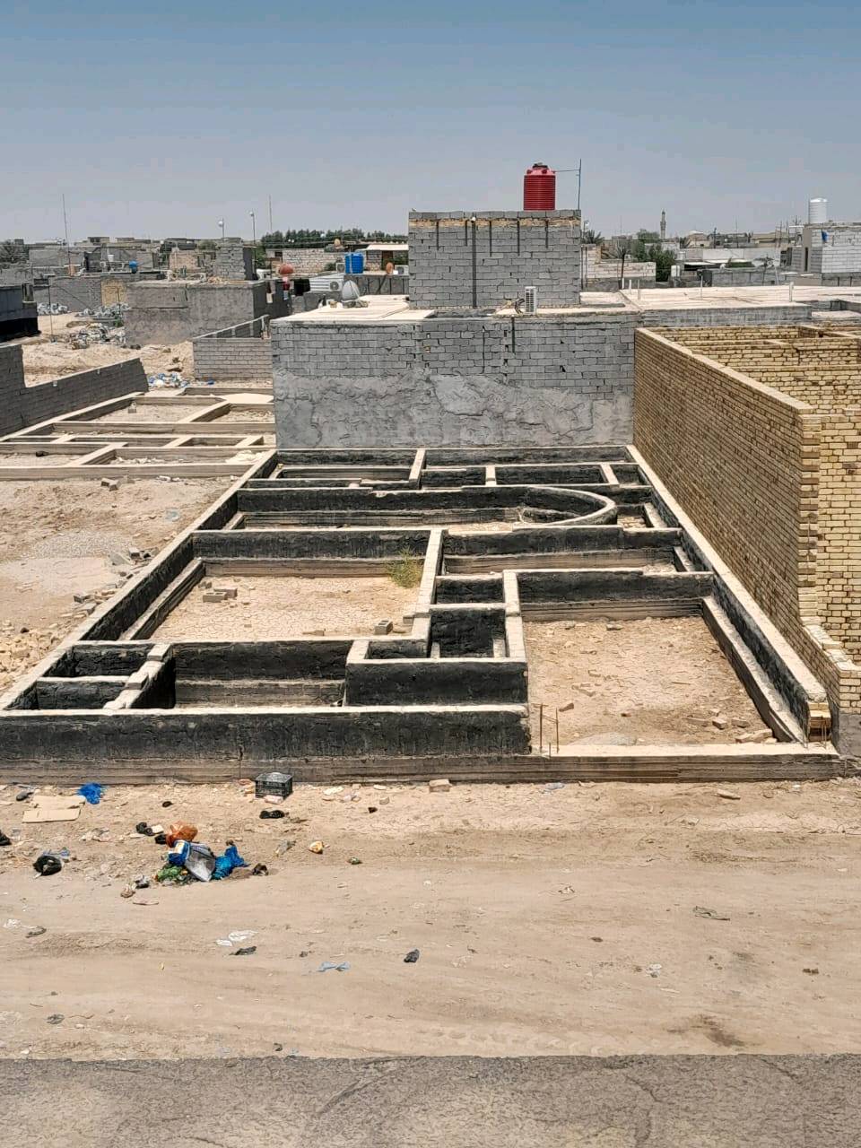 سلام عليكم بتلو زراعي للبيع بحي الإمام المنتظر على شارع ١٥ متر متوفر كافة الخدمات المساحه ٢٤٠ متر السعر ١٨ مليون للستفسار اتصل او وتساب على ***********