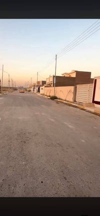 قطعة ارض 100 متر في مجمع سيد احمد قرب مجمع السراية يبعد عن القناة 4 دق...