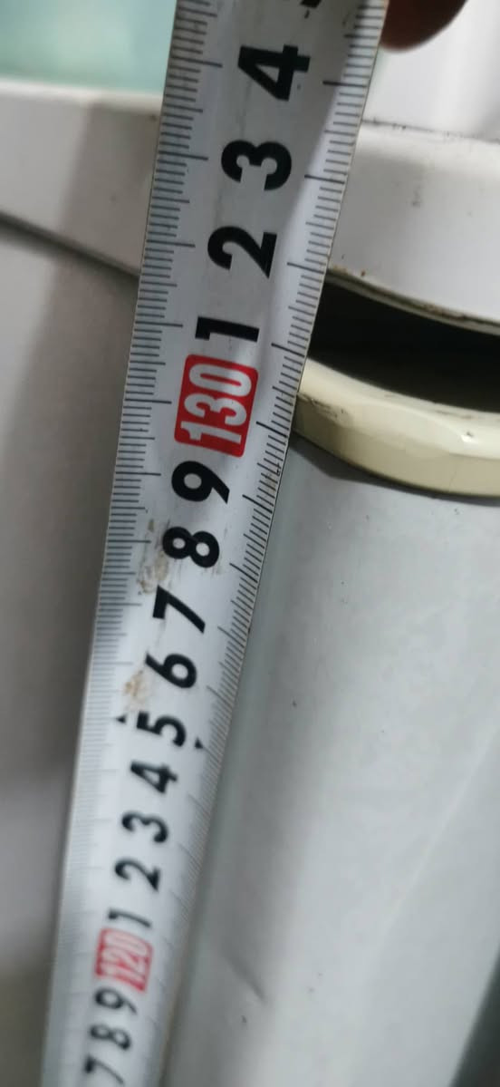 ثلاجة للبيع شغاله مكانهه لهوير ارتفاعهه 135 سعر 125 وبيهه مجال تلفون ***********
