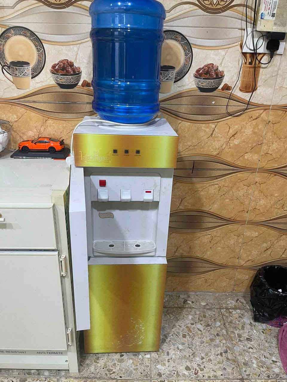 السلام عليكم براد وثلاجه للبيع استعمل ٤ اشهر  نضيف كلش العنوان الشعله ***********
