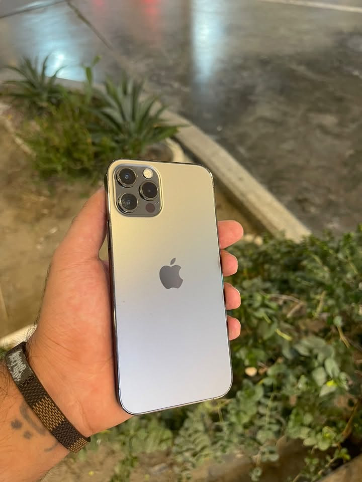 ايفون ١١ ١٢٨ • ايفون ١٢ برو • بطارية ٩٦