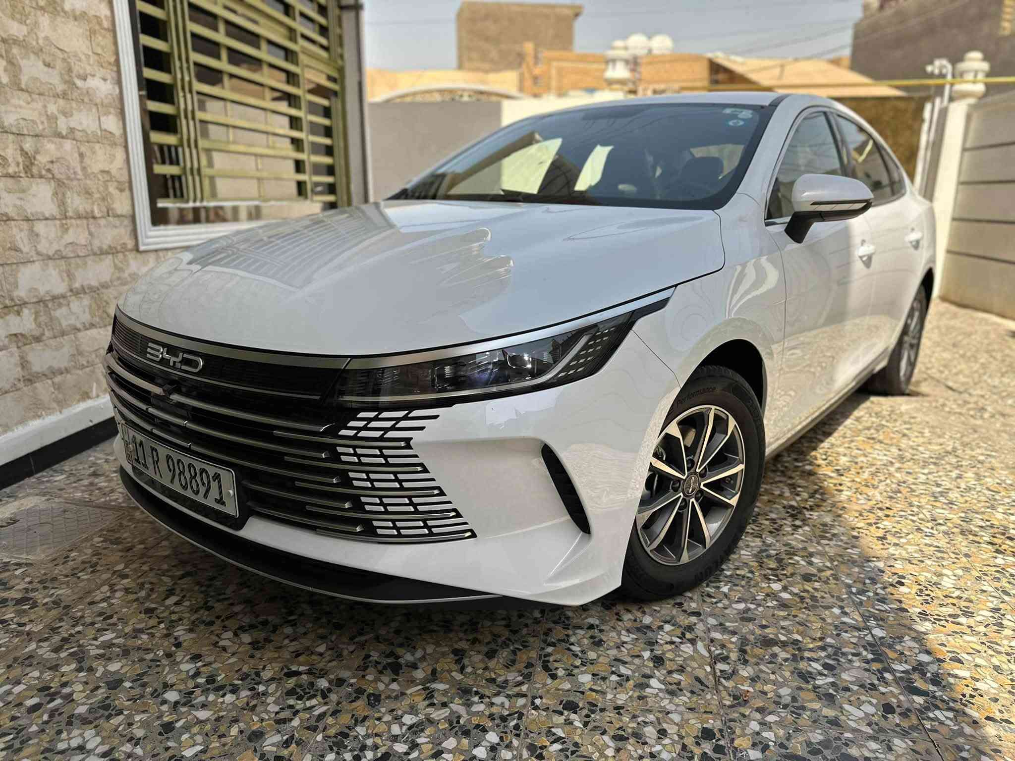 السلام عليكم
البيع زيرو صفر  داخل ابيض المرقم بغداد 

بي واي دي دستروير ٢٠٢٥ 

( المعرف السعر علق  تم بل تعليق يصلك سعر )

رقم بغداد مكانه بغدا

لون ابيض تمشي 1200كيلو هايبرد وبانزين

منزل تطبيقات ومنزل تحديث

العده والغراض موجوده وكلهن موجودات
تفاصيل. اكثر ع رقم***********
