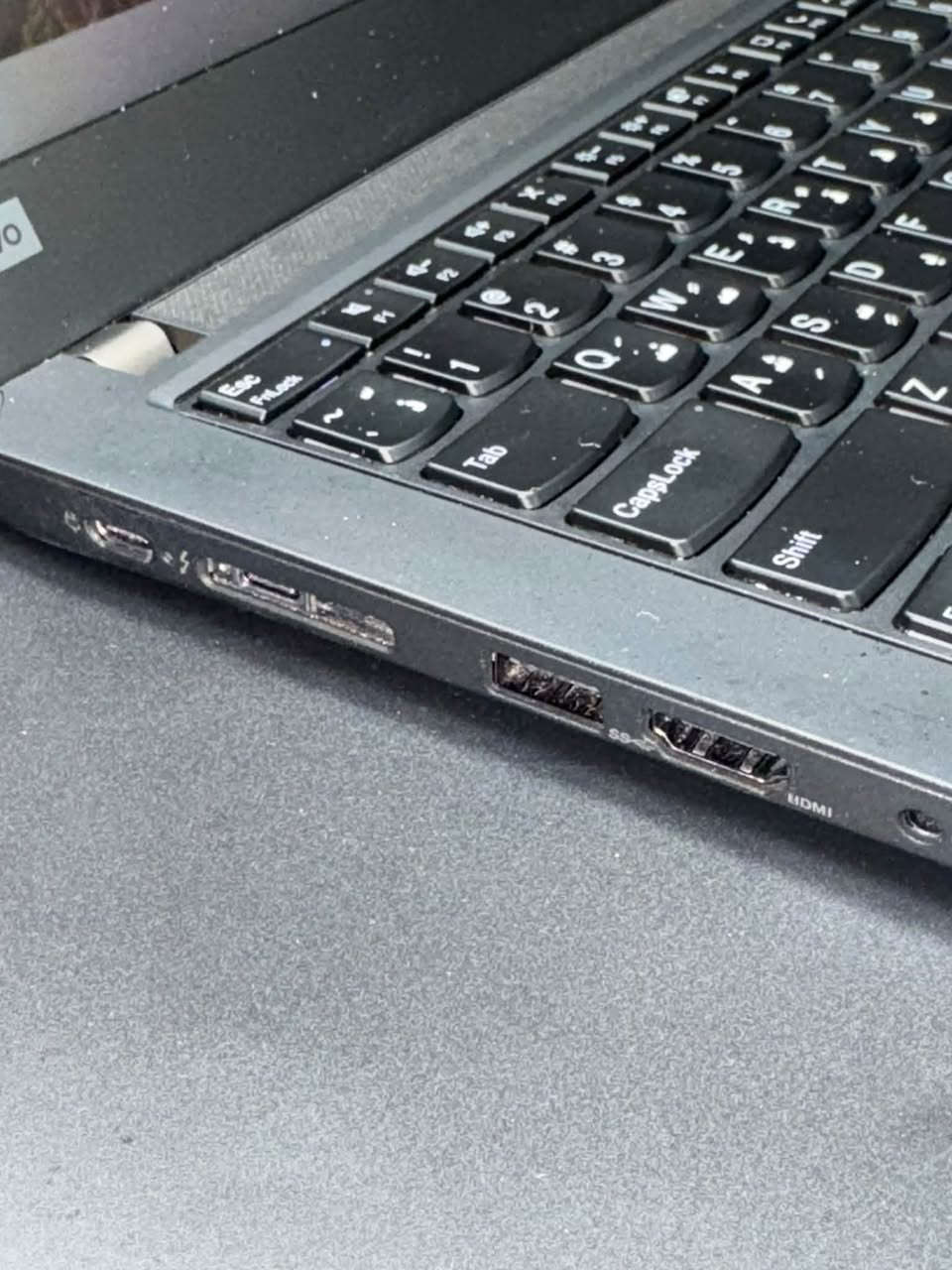 Lenovo ThinkPad T14 Gen 1 (Touch Screen)
✨ Lenovo ThinkPad T14 Gen 1 (20S1) 🔥
(سلسلة T الفاخرة مع شاشة لمس، معالج i7 جيل عاشر، وقوة تحمّل جبارة)
🔥 سعر فرصة ومحطوم.. ما راح تحصله بأي مكان ثاني! 🔥
إذا تدور على لابتوب فاخر جداً من الفئة العليا للأعمال والدراسة، يجمع بين سلاسة شاشة اللمس وأداء المعالج القوي:
✅ المعالج: Intel Core i7-10610U (الجيل العاشر - أداء قوي وسريع جداً لإنتاجية عالية)
✅ الرام: 16GB DDR4 (بسرعة 2667MT/s لتعدد مهام سلس وبدون أي تأخير)
✅ التخزين: 256GB NVMe SSD (إقلاع خارق للنظام وسرعة عالية بتشغيل البرامج والملفات)
✅ كارت الشاشة: Intel UHD Graphics
✅ الشاشة: تدعم اللمس بـ 10 نقاط (Touch Support) لتفاعل أسهل وأسرع مع التطبيقات
✅ التصميم والمتانة: سلسلة T14 الفاخرة المقاومة للصدمات، مع كيبورد مريح جداً للكتابة وهيكل متين مخصص للعمل الشاق  
📥 للطلب والحجز لمعرفة السعر التفصيلي، يرجى مراسلتنا على الخاص (Inbox) أو الاتصال بنا.
📞 يتوفر لدينا كافة أنواع اللابتوبات بسعر مناسب أمريكية المصدر استيراد خاص فقط حصراً: ⁠***********

نص مكتوب في الصور:
- System > About 1.80GHz 2.30 GHz Speed: 2667 MT/s Intel(R) UHD Graphics DESKTOP-ICLS2B7 20S1S6D500 Device info Device name DESKTOP-ICLS2B7 Processor Intel(R) Core(TM) i7-10610U CPU @ 1.80GHz (2.30 GHz) Installed RAM 16.0 GB (15.7 GB usable) Graphics card Intel(R) UHD Graphics (128 MB) Storage 42 GB of 238 GB used Device ID 83433985-3835-4131-8DD4-0D657ADDC87D Product ID 00330-53829-76559-AAOEM System type 64-bit operating system, x64-based processor Pen and touch Touch support with 10 touch points Related links Domain or workgroup System protection Advanced system settings