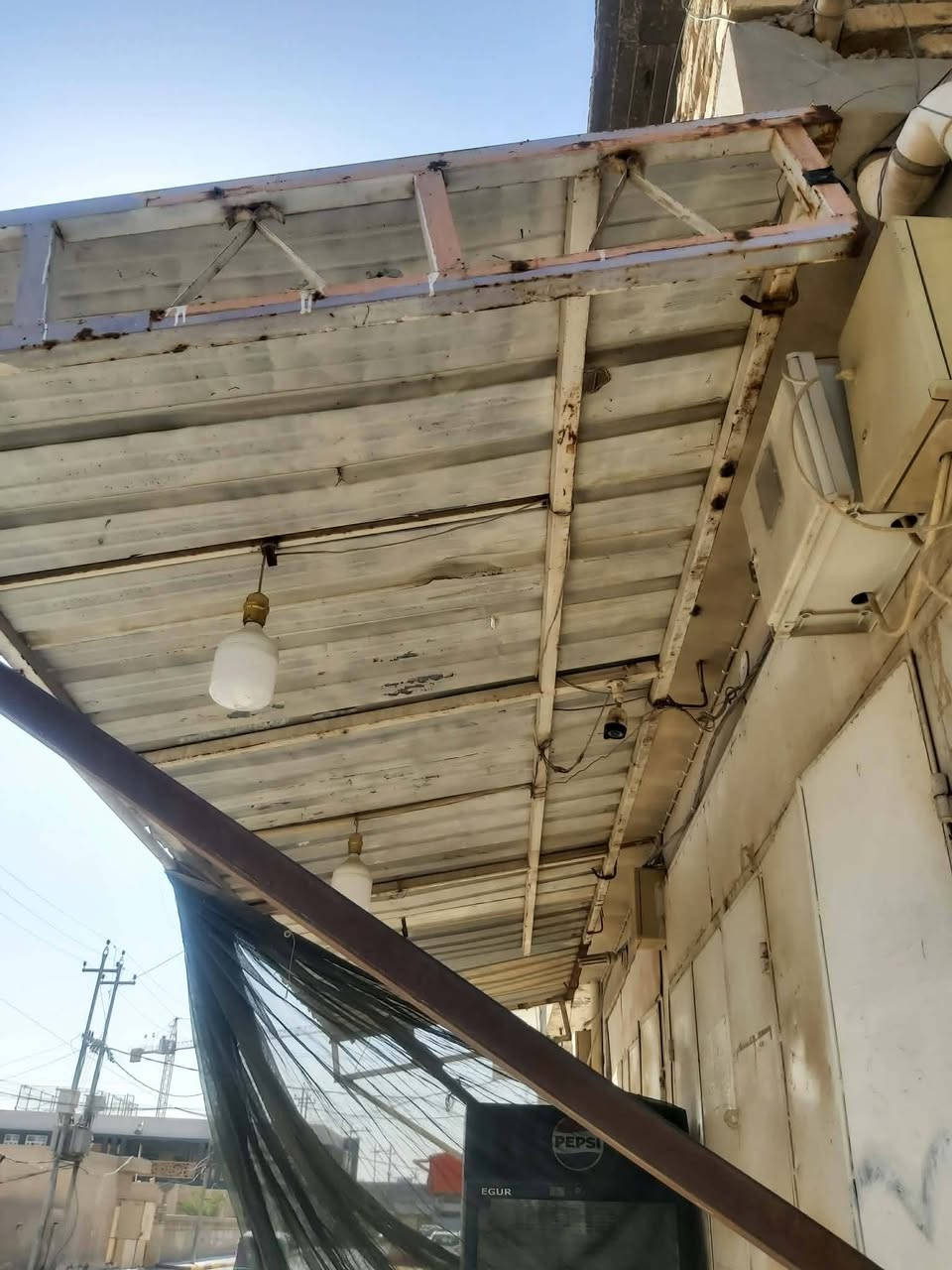 سلام عليكم قمريه البيع طول ٦متر والعرض ٢ونص وهاذه رقم صاحب القمرية ***********
