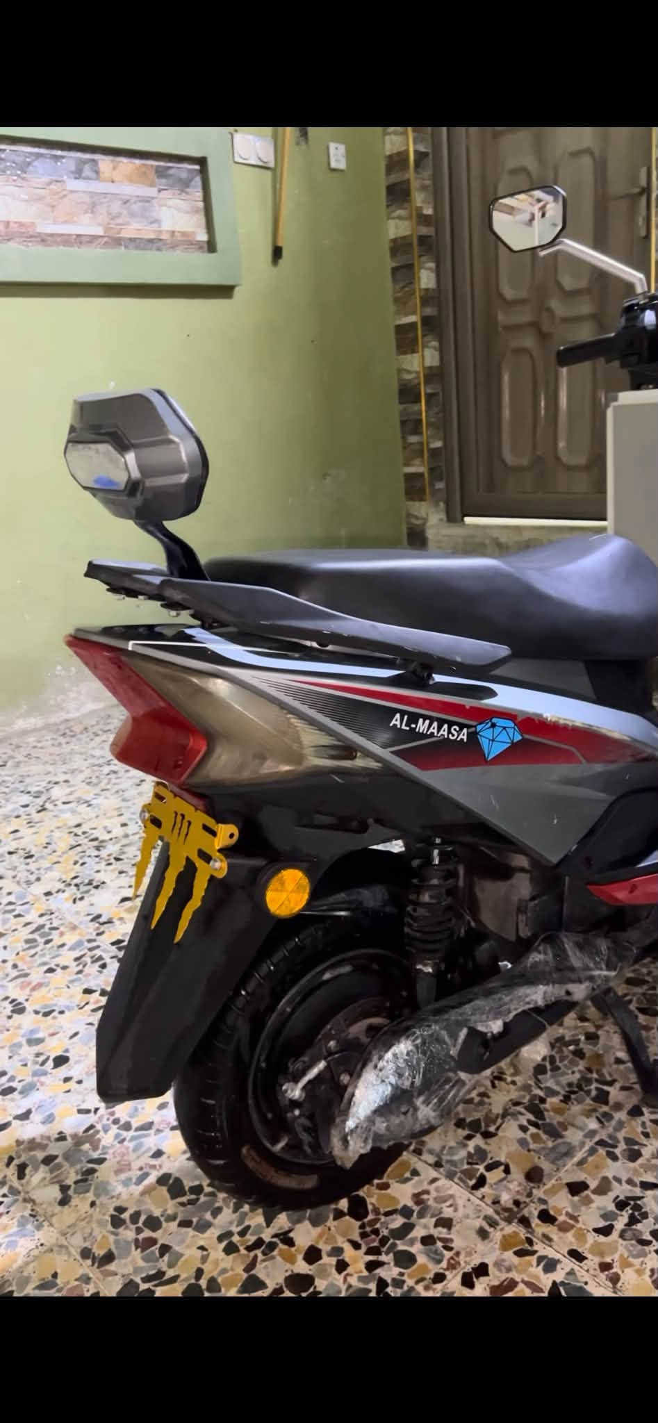 السلام عليكم
دراجة سكنس
نضيفة مرتبه كما موضح بالصور
الدراجة تمشيك40kmحقيقي
 السعر465 
الفلوجة _حي الشهداء
