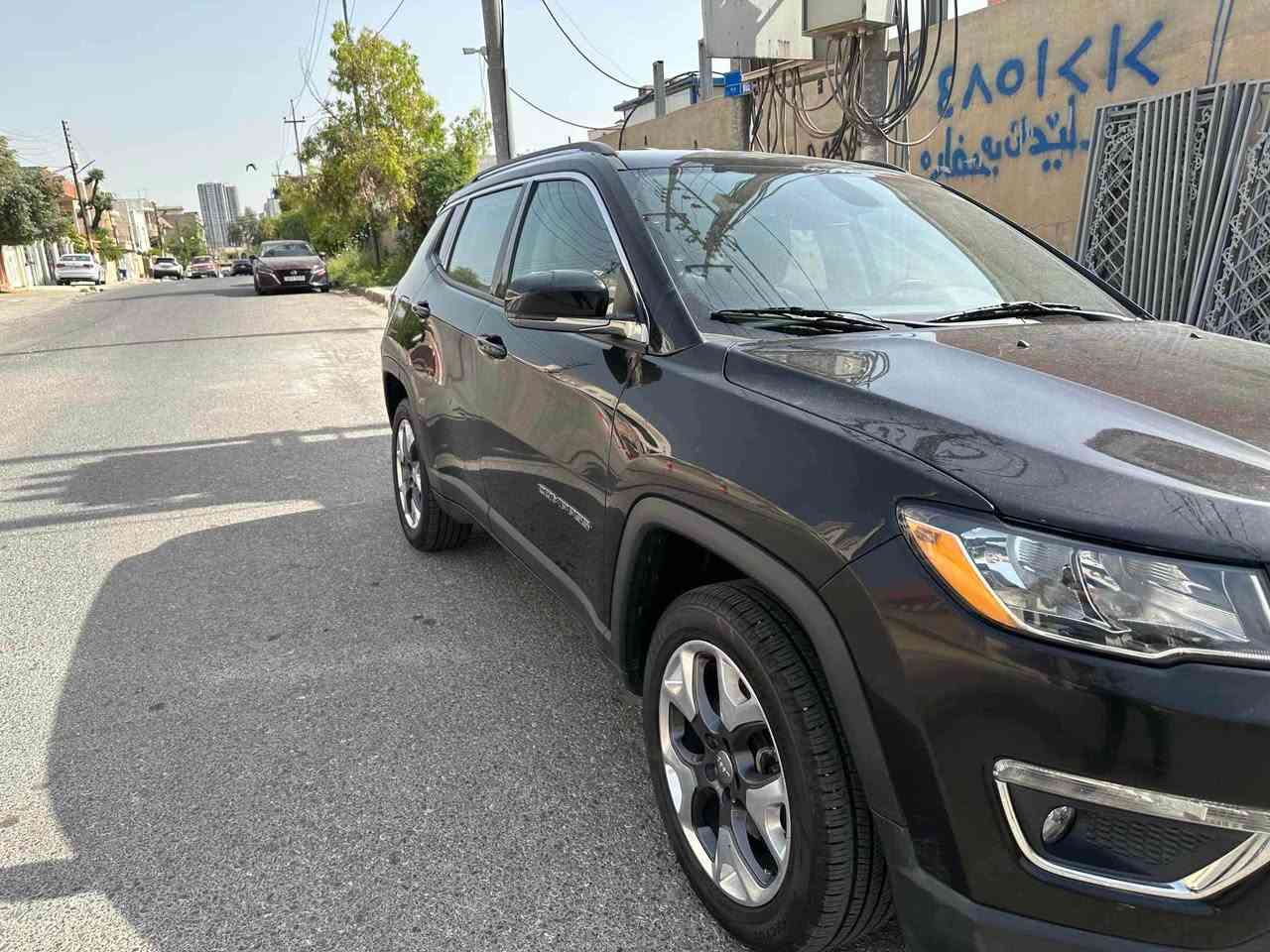 Jeep compass 2020 
      
مواسفات LIMTED 
جلد و شاشە گەورە دبل ئەکسل 
سێ پارچەی پشت سبوغ 
کەمەک ناو سندوق 
بێ ئێڕباگ 
مەکینە کەپس V4,2.4 
ڕۆیشتن تەنها 52 هەزار کم 
ڕەقەم و سەنەوی نوێیە 

نرخ / ١٣٠$
*********** أربيل, العراق
