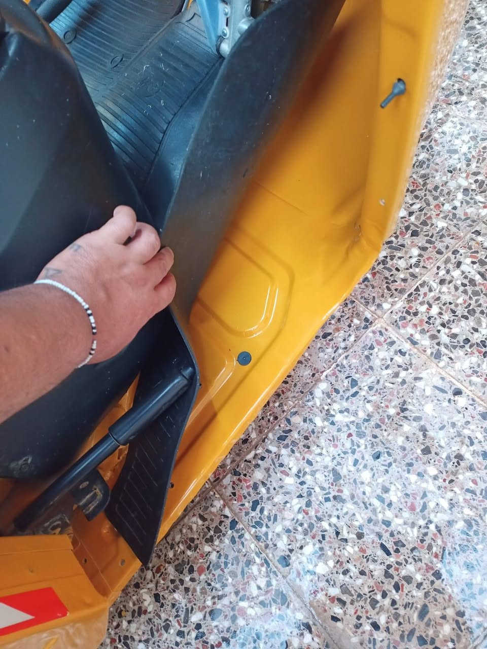 السلام عليكم تكتك ٢٠١٩ كفالة عامه رقمه بغداد مكاني بغداد الشعب حي البساتين قفله ٧٥٠٠ متوفر اتصال فقط ***********

نص مكتوب في الصور:
- تكاتك ال 21 الزيرو SpeedyHedgehog9526 الآن السلام عليكم تكتك ٢٠١٩ كفالة عامه رقمه بغداد مكاني بغداد الشعب حي البساتين قفله ٧٥٠٠ متوفر اتصال فقط 07... المزيد SpeedyHedgehog9526 تعليق باسم منشورات جديدة Mustafa Saad