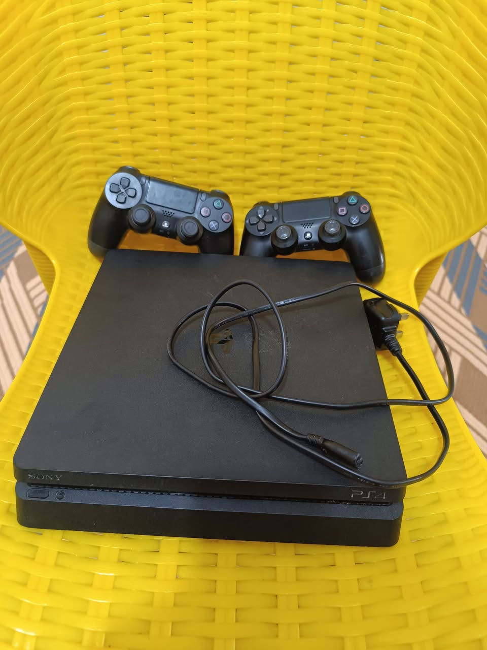 سلام عليكم
بلي 4 سلم 
ذاكرة 512
نظام الجهاز 13.02 
اقراص 4 
Battlefield 1
FIFA 21
GTA 5 
Manpoli زوجي
سعرة 235 وبي مجال 
مكاني كربلاء 
رقمي ***********
