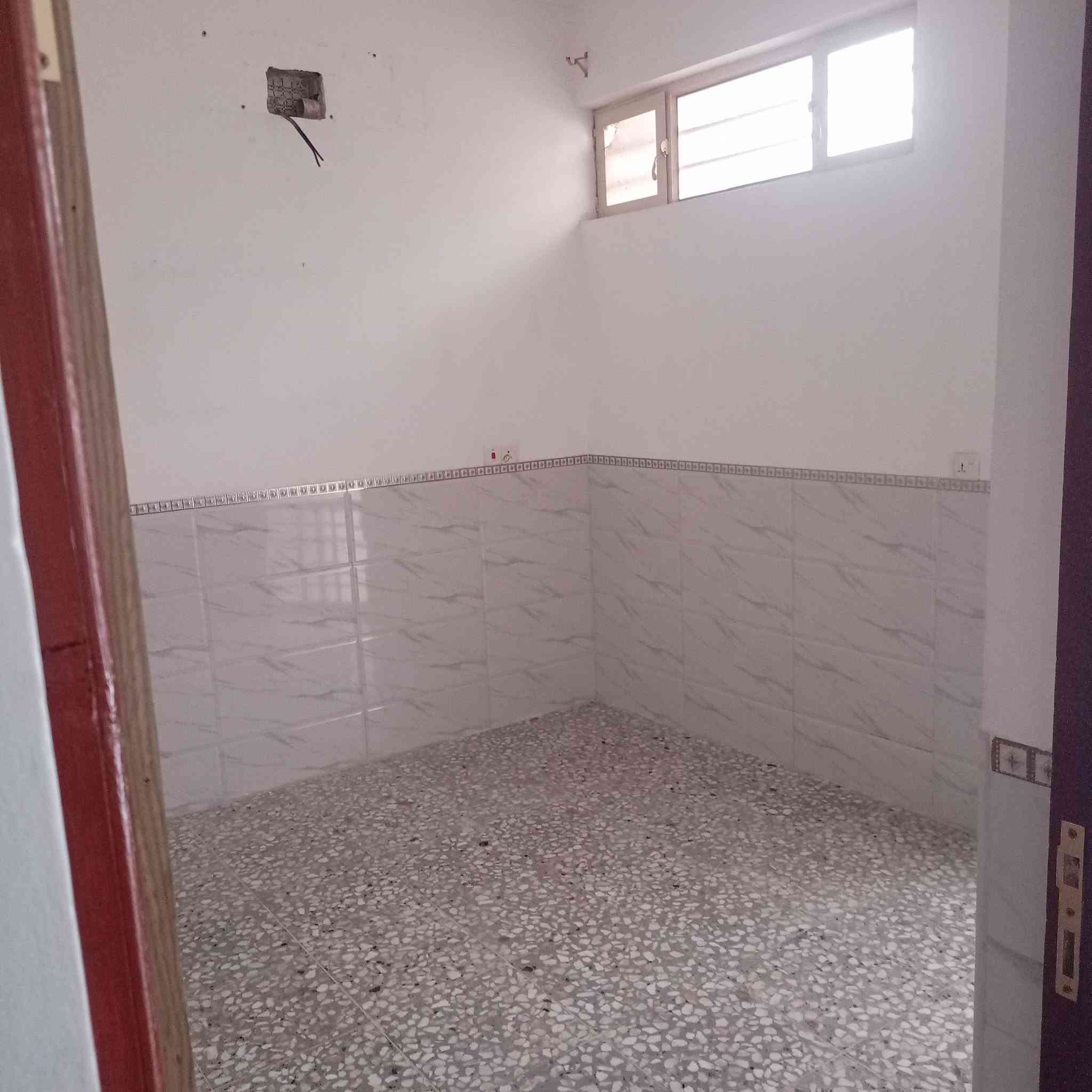 بيت 50متر ثلاث طوابق بصف الركن على شارع 12 طابو صرف الرستمية خلف مجمع الزهور ثلاث غرف نوم جاهز صحيات وكهربائيات (***********)
