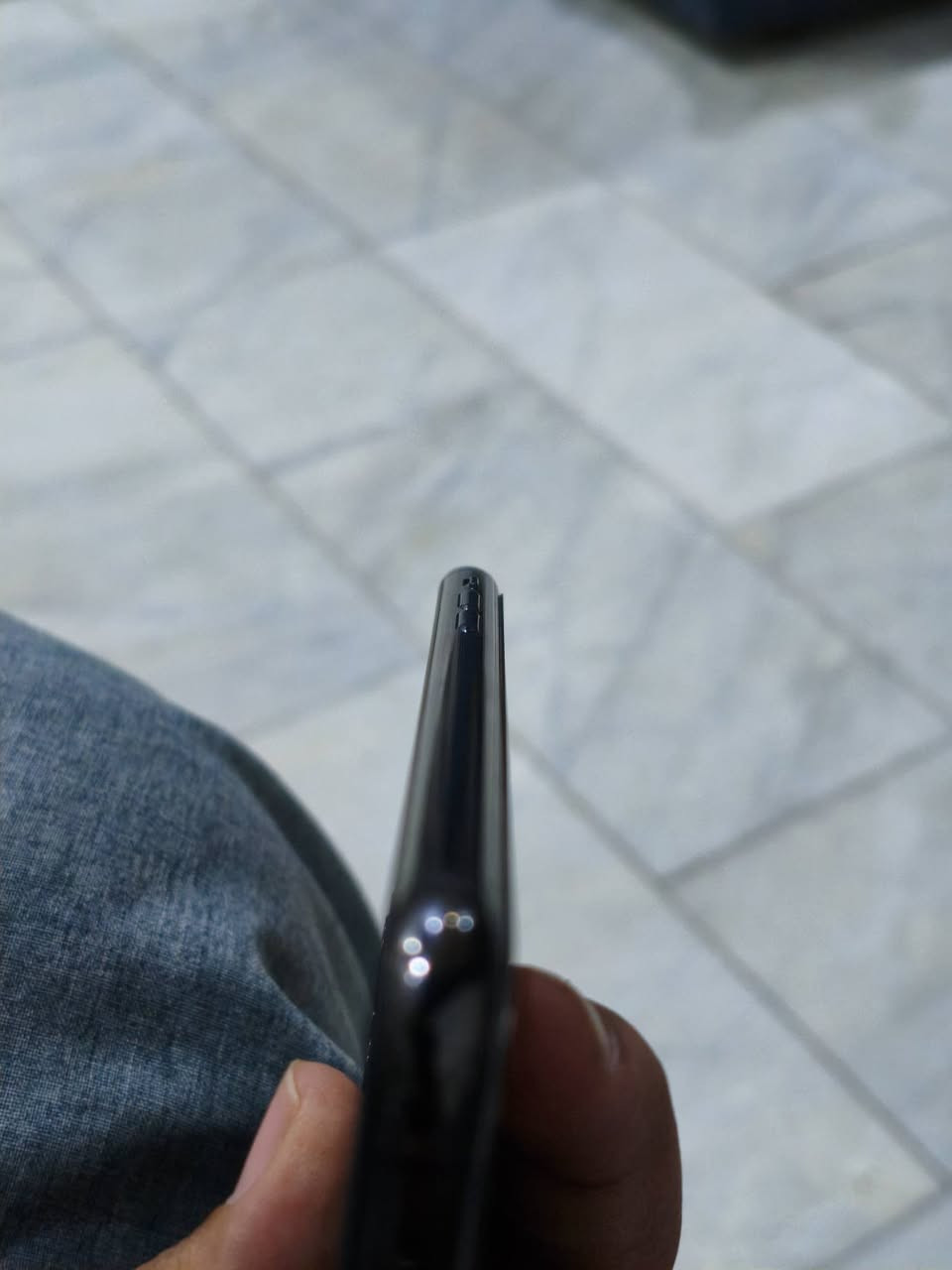 السلام عليكم
ايفون 11 برو ماكس مبدل بطاريه فقط وبي رجفه خفيفه بالكامره X2 والبطاريه نوعيه زينه 
***********

