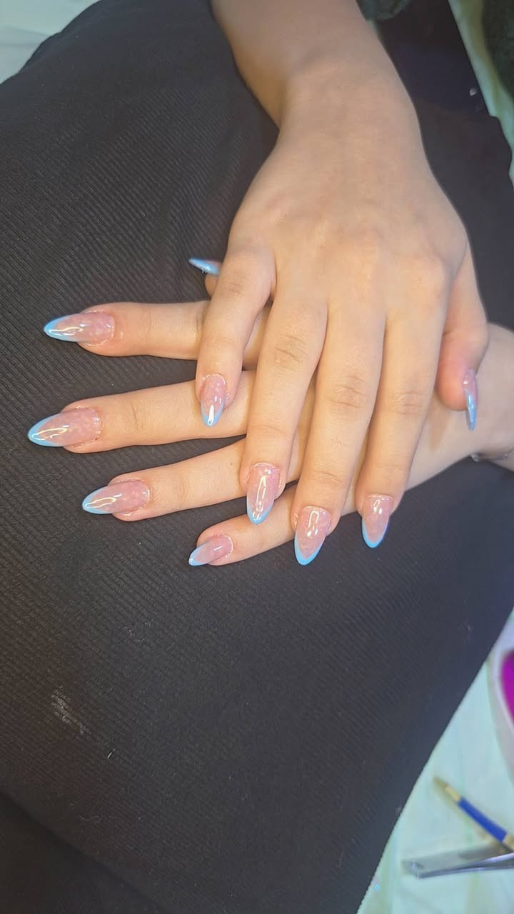 بنوتات كركوك 🤍🎀
منو تحب تدلل نفسها وتطلع من الموعد وهي فرحانة من أظافرها؟ 🥹💅🏻
سويتلكم Golded Nails حتى كل وحدة تحب تهتم بنفسها وتحب التفاصيل الحلوة تلقى مكانها 🤍✨
أكريلك، ترتيب ونظافة واهتمام بالتفاصيل حتى تطلع أظافرچ مثل ما تتمنين 🎀
بولي جل ب 15 الف .. سترونك ب 10 الف .. اظافر مؤقته ب 10 الف .. قدم 10 الف 
📍 كركوك – حي أسرى والمفقودين
📩 للحجز راسليني واتساب *********** 
تعالوا نخلي أظافرچ أحلى تفصيلة بإيدچ 🤍✨
#كركوك #بنات_كركوك #كركوك_بنات #اظافر_كركوك #اكريلك_كركوك #اظافر_اكريلك #اكريلك #اظافر #نيـل_ارت #Nails #Kirkuk #GoldedNails

نص مكتوب في الصور:
- تفاصيل صغيره.. تصنع فرق كبير ♡ Golded_nails NAIL ART • ACRYLIC • BEAUTY أكثر من مجرد أظافر.. إنها لمستك الخاصة ♡ خدماتنا أكريليك بأشكال وألوان مختلفة تزيين الأظافر بلمسات فاخرة تصاميم مخصصة حسب رغبتك مواد عالية الجودة لأظافر أكثر صحة وجمال لأنك تستحقين الأفضل ♡ أكريليك .. جل .. تصميم حسب رغبتك ♡ مظهر راقي وطويل الأمد تصاميم مميزة وفريدة مواد عالية الجودة تعقيم و اهتمام كامل Pink Vibes ♡ Classic French ♡ Trendy Colors ♡ Gold Details ♡ مواعيد الحجز متاحة *********** تواصلّي معنا الآن ♡ Golded_nails ♡ كركوك - حي اسرى والمفقودين