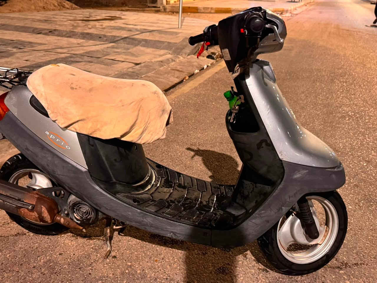 دراجه بترا للبيع 🛵
النوع / فحل خطين قفل اكسن ✅️

دراجه حاويه جديده ♻️جاهزه اي نقص مابيها 

شلعه قويه🚀 محرك برغي ما مفتوح شرط الفحص ⛔️

تواير الشركه نفسها 🛞كهربائيات اشاير لايت كله شغال

السعر/700 وبيها مجال

الدراجه ماخذها ب900 الله يشهد من حاويه جديده كلش ⏳️  

 ناصريه _ طريق ياحسين /***********
