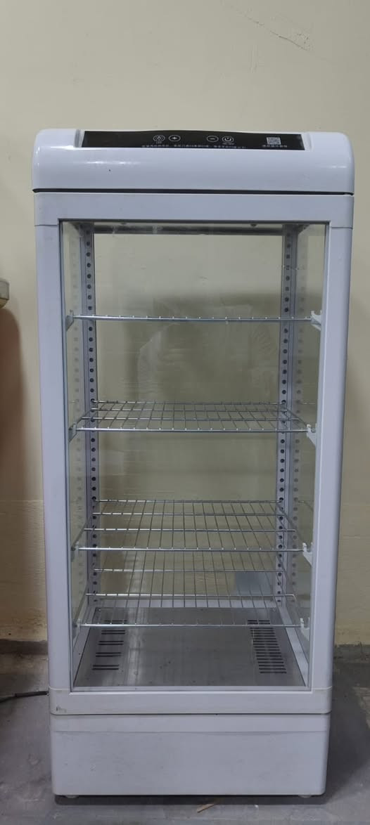 فرن بيتزا
ميز متر ونص 
سنك 120سم 
رف ارتفاع 2 متر و عرض متر 
عارضه زجاجيه براد 
حمايه كهربائيه 
مبرده خرطوم حجم 50 لتر 
كراسي عاج عدد 5 

كل المواد ستنل ستل اصلي استخدام شهر ونصف فقط بحالة ممتازة 

عارضه المقبلات شراء مستعمله شغاله 
كذلك يوجد مواد مطعم أخرى 
الي يحب يفتح مشروع مطعم  تقريبا ما ينقصهن شي 
للتواصل 
***********
