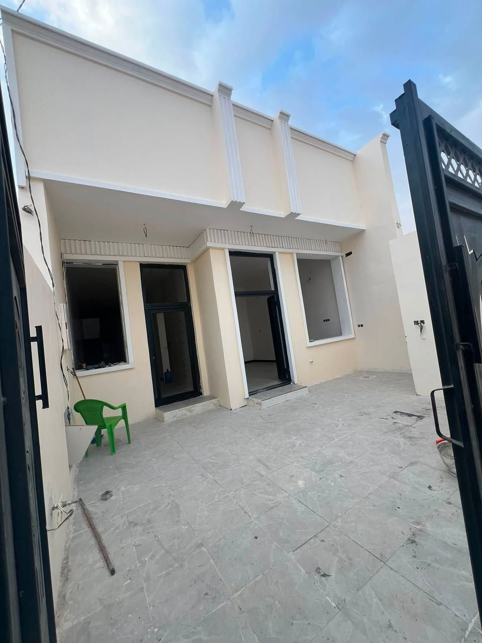 دار. للبيع.  ١٤٠ متر ركن.    جغيفي ثانيه خلف. سياج المقبره قرب جامع بر الوالدين 
سعر. ٧٥. مليون.  
  طابو. زراعي صرف. 

***********
