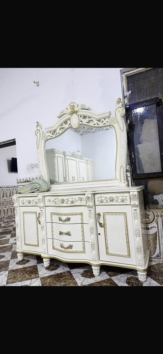 السلام عليكم 
غرفة كويتية كلش نضيفة للبيع 
السعر مليون مع المندر وبيها مجال قليل
العنوان البصرة الزبير 
للاستفسار ***********
