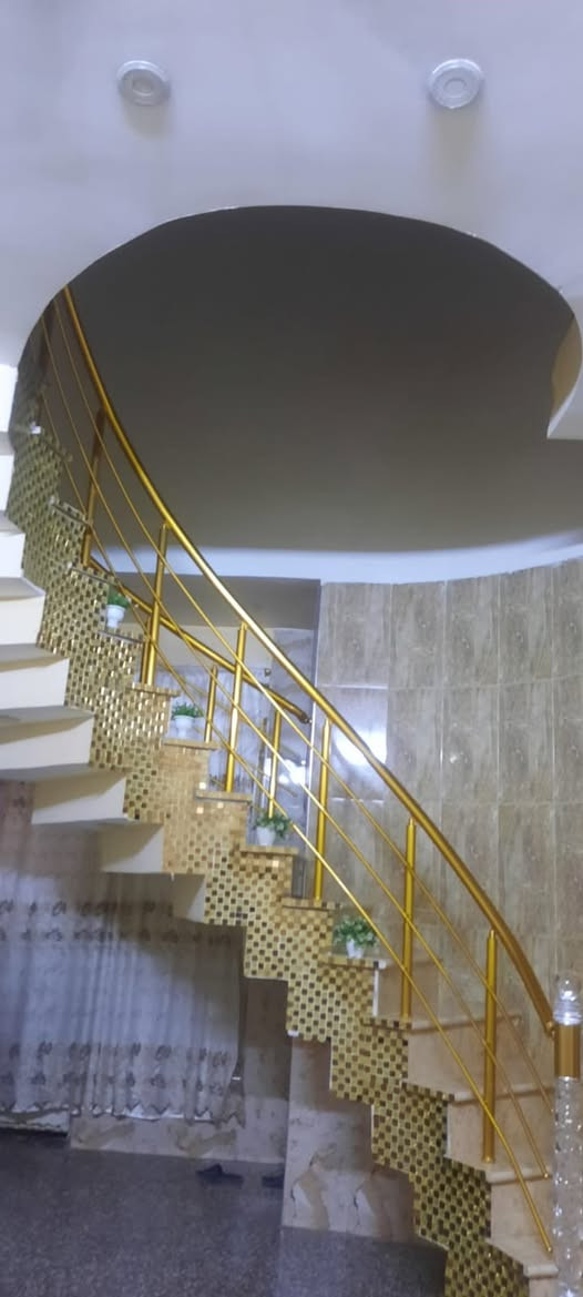 سلام عليكم 🏠 البيع المساحه 150 متر مربع الموقع حي طارق الوصط بل 110 البنيان جديد البيت زراعي السفسار اكثر ‭***********‬
