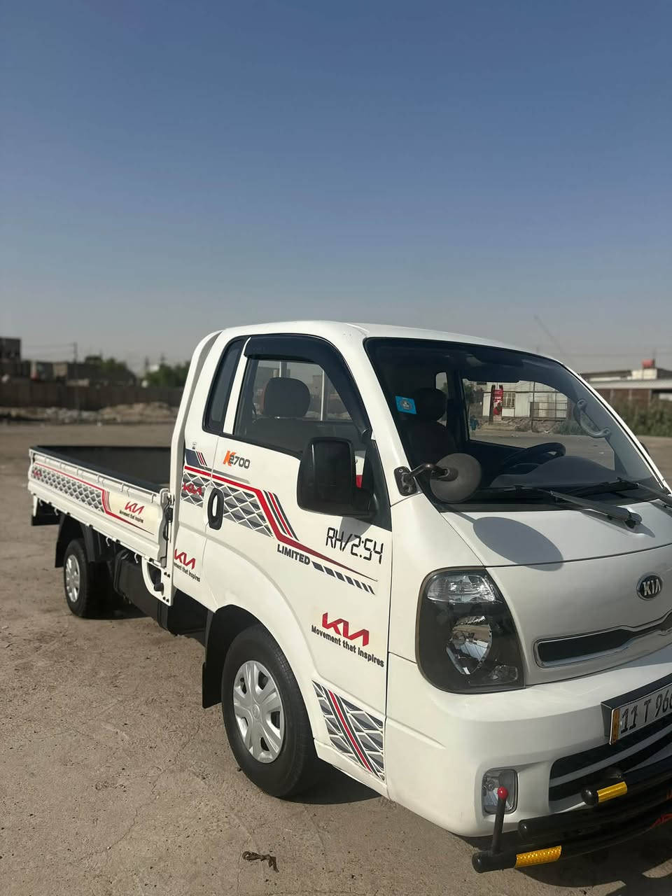 السلام عليكم كيا بنكو 2700موديل2018رقمه بغداد دولي حداديه جيده محرك جيد العنوان بغداد رقم الموبايل ***********
