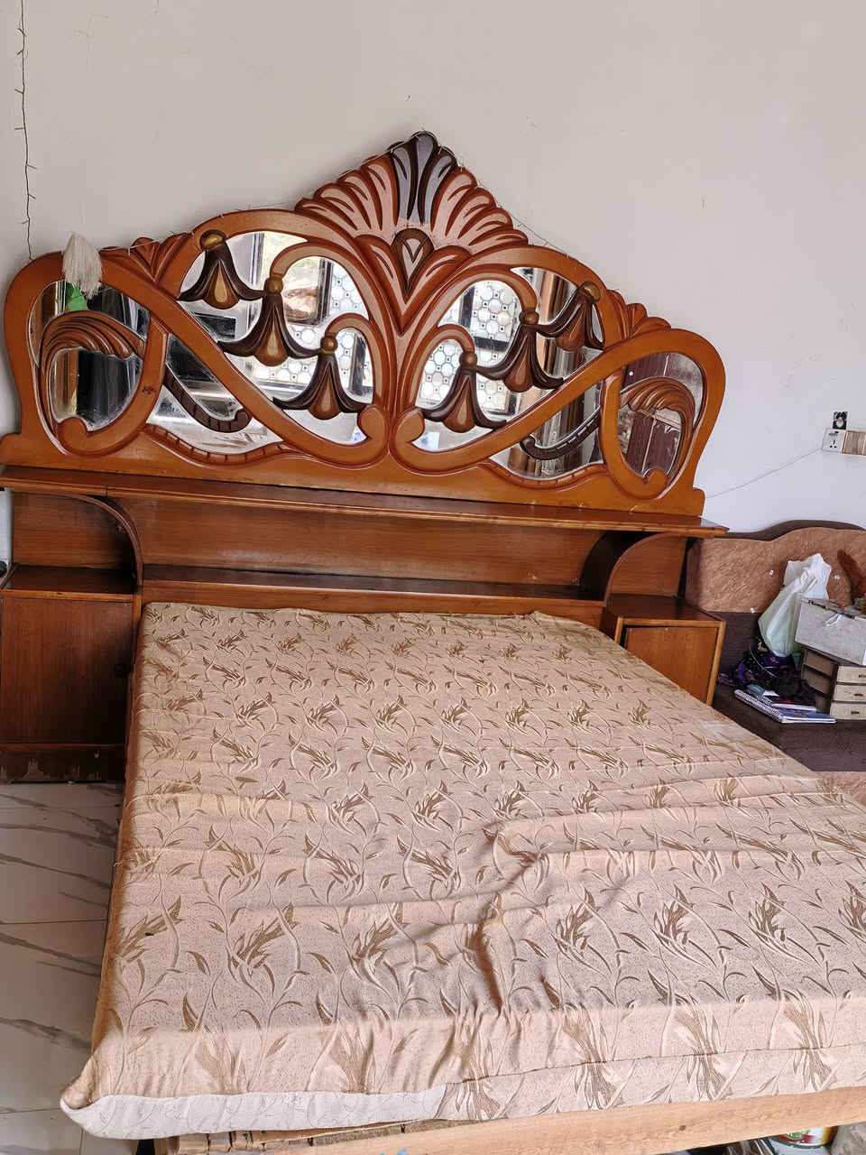 السلام عليكم
غرفة اخشاب عراقي للبيع سعر مناسب
 العنوان ديالى الخالص ناحية السلام
الاتصال ***********
 مكلف بلنشر
