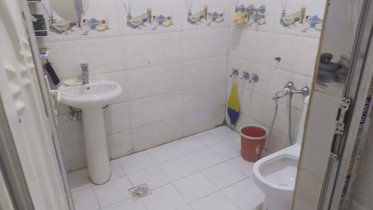 🏠 بيت بناء حديث للبيع – 2024
📍 الموقع: بغداد – الكرخ – حي الإعلام / الري
📐 مساحة البناء: 100 م²
🚪 مدخلين
🛋️ صالة
🍳 مطبخ
🛏️ 3 غرف نوم
🚗 كراج مجاور وملاصق للبيت بمساحة 50 م²

✨ بناء حديث سنة 2024، موقع مميز ومناسب للسكن.

📞 للاستفسار والتواصل:
***********
***********
