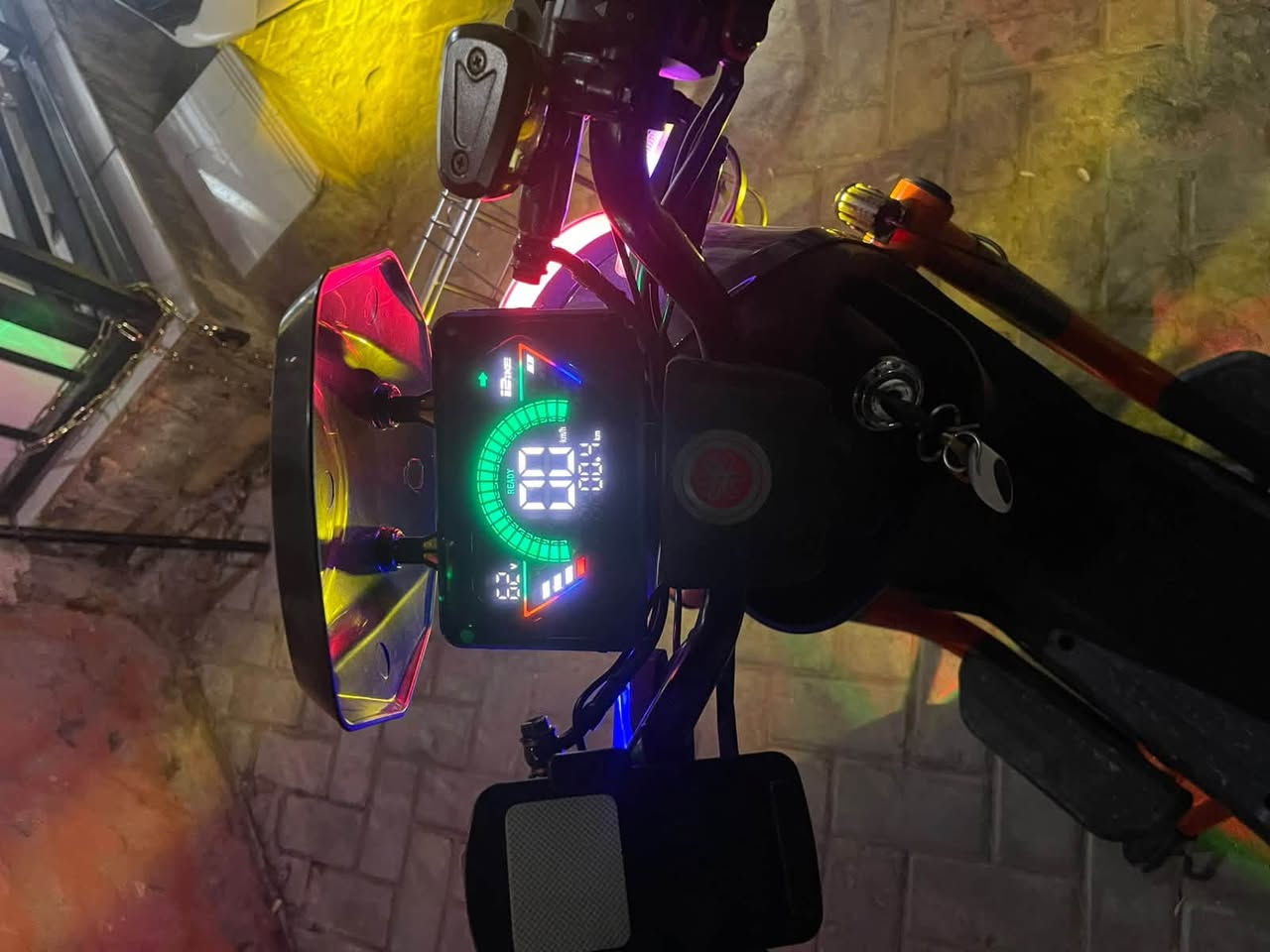 دراجة شحن x900 جديدة قبل اسبوع اخذتهة بطاريات 5 دبل ماشية شي قليل السعر 650 وبيهة مجال 
الاتصال *********** 
بغداد - صليخ
