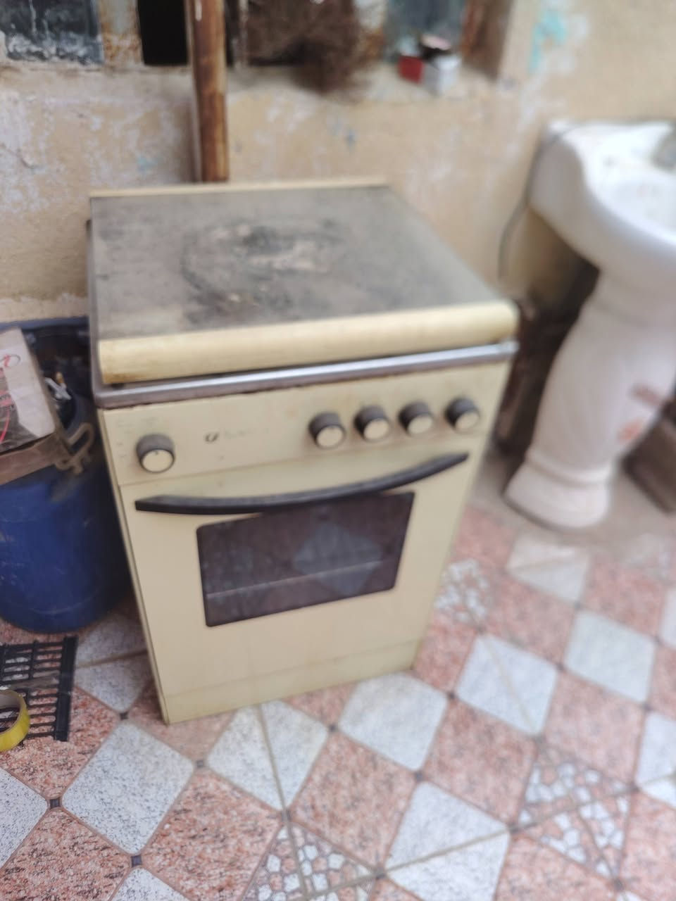 طباخ • ٤ عيون • مع فرن