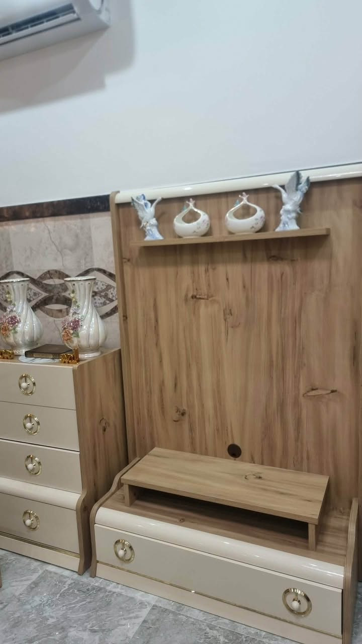 لبيع غرف نوم ١١ قطع 
نضيفي ستعمال قليل 
مليوان 850
رقم تلفوان ***********
