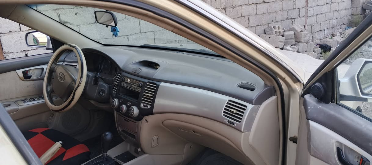 السلام عليكم 
كيا اوبتيما للبيع موديل 6 خليجي رقم بابل دولي سياره مكبوله من الضربه والتبديل بيها صبغ قليل اثر جرد سياره مال جناي محرك 2000 دوش حداديه جديده تبريد شغال السعر 80 بيه مجال العنوان بابل الشوملي اتصال ***********
