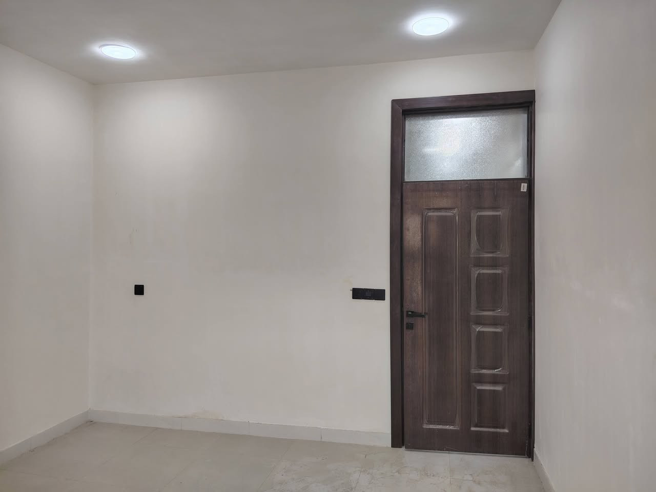 السلام عليكم يتوفر خمسينات عدد ٤ اللبيع منطقت الدوانم طابو زراعي سند ٢٥  يتكون البيت عل صاله ومطبخ وخدمات ومنور الطابق الثاني غرفتين نوم 
اللسفسار***********
