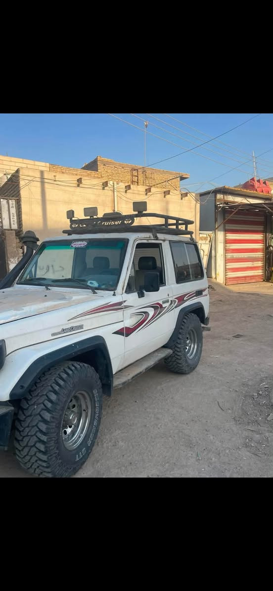 سلام عليكم جيب لاندكروز موديل89جاهزه مكان الناصريه المركز سعر60وبيها مجال ***********
