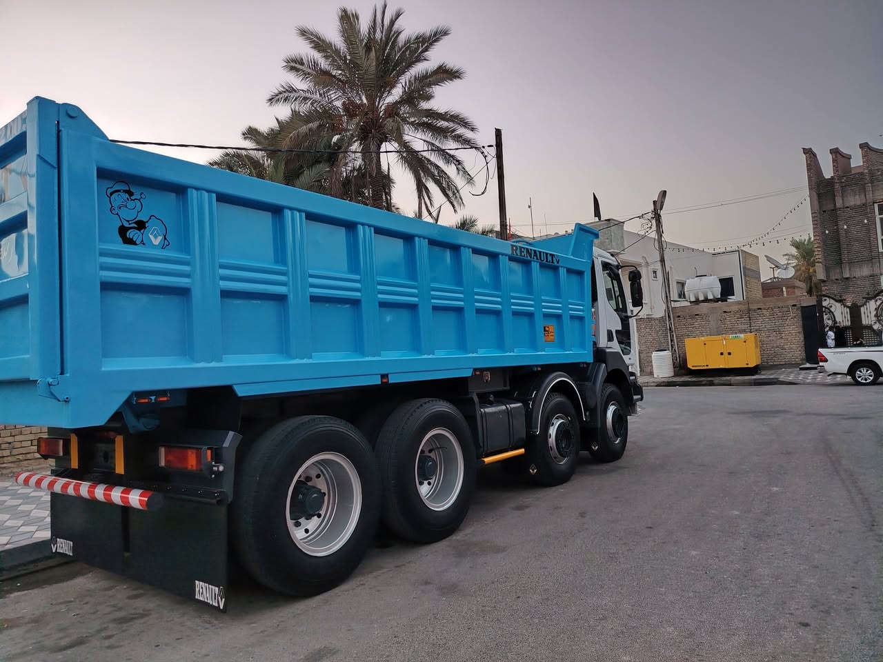 رينو للبيع بم ونوزل موديل ٢٠٠٣ مكينه على سحك سيارة جاهزه من كلشي رقم بغداد سعر تصل ***********
