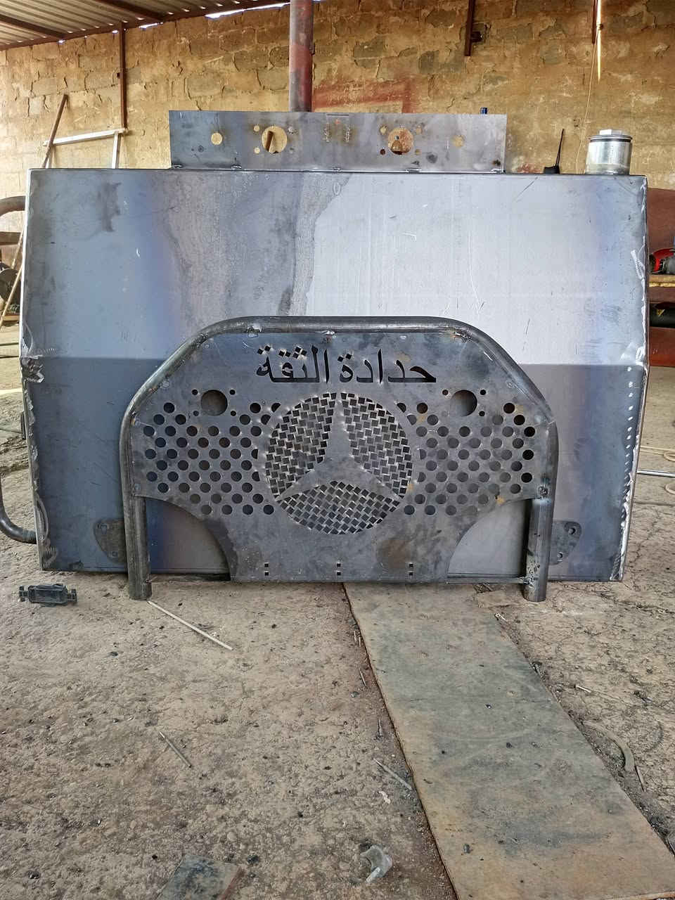 بسم الله الرحمن الرحيم
تعلن حدادة الثقه عن وجود خزانات كاز 
من 200لتر إلى 400لتر
للاستفار الاتصال 
***********
***********
***********
